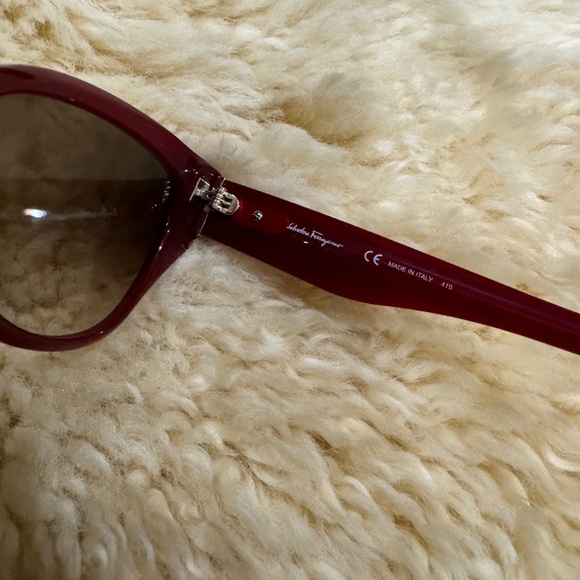 SALVATORE FERRAGAMO SF 969S 140 Red GOLD AUTHENTIC SUNGLASSES W/CASE 54-17 - Picture 8 of 8